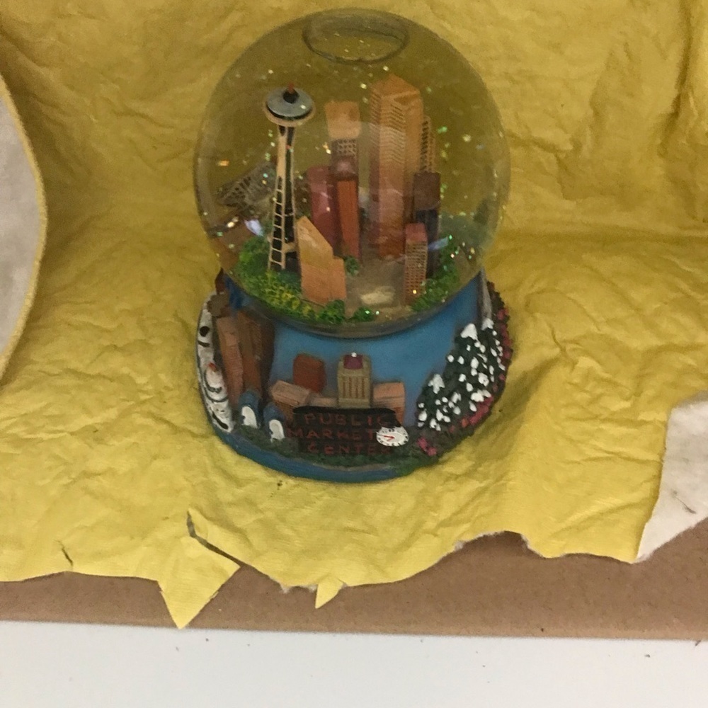 Seattle Musical Snowglobe.